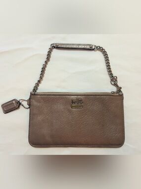 💚Coach Gunmetal Metallic Leather Wristlet with Chain Strap Y2K wristlet clutch 🩷